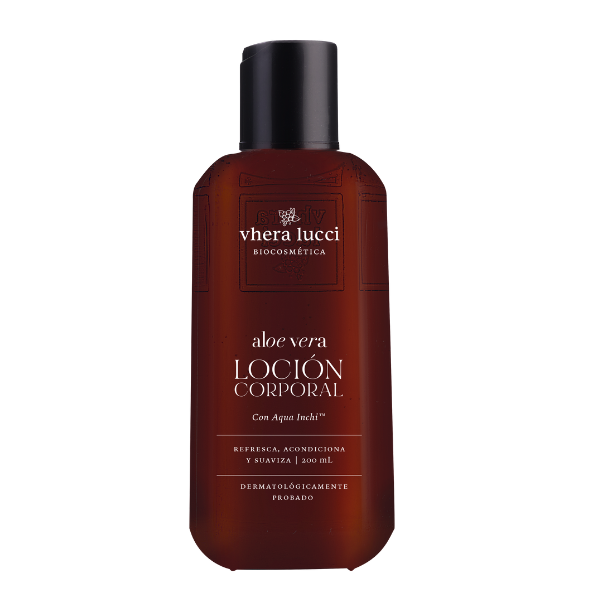 La Loción Corporal Vhera Lucci ® esta compuesta de aloe concentrado en más del 95% de la fórmula total y extracto de semilla de sacha inchi. No tiene fragancia ni espesantes adicionados. Su efecto refrescante y suavizante es inmediato y ayuda a mantener el buen estado de la piel después de la sobreexposición solar. No es irritante y está dermatológicamente probado.
Ingredientes principales: Aloe Vera (Sábila) + Aqua Inchi™
¿Por qué es especial?
Contiene más 95% de Aloe Vera (puro);
Ideal para usar en la piel después de la exposición al sol;
Refresca, acondiciona y suaviza;
Sin fragancia adicionada;
Sin sensación grasosa ni pegajosa;
Sin siliconas;
Con 99% de ingredientes de origen natural;
Ideal para después del sol;
Dermatológicamente Probado.